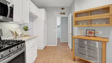 Kitchen - 933 Somerville, Irvine, CA 92620 photo 3 of 3