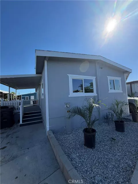 214 S Royal Ln #151, Santa Ana, CA 92704