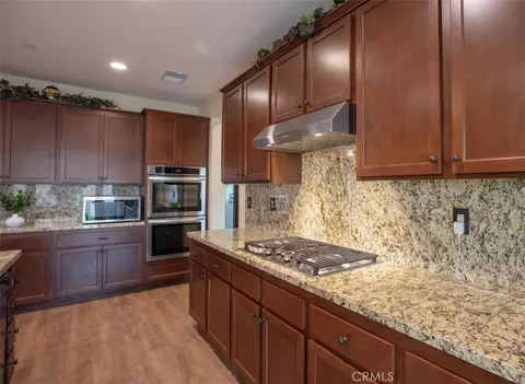 Kitchen - 30583 Red Cloud Way, Menifee, CA 92584 photo 2 of 3