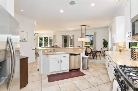 Kitchen - 49790 Newman Cir, Indio, CA 92201 photo 2 of 4
