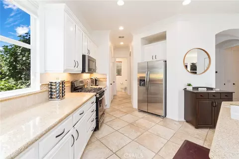 Kitchen - 49790 Newman Cir, Indio, CA 92201 photo 3 of 4