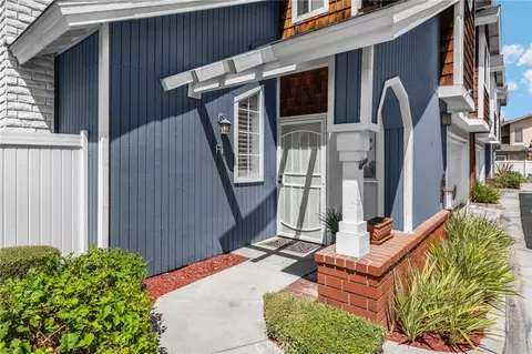 2210 Pacific Ave #F1, Costa Mesa, CA 92627