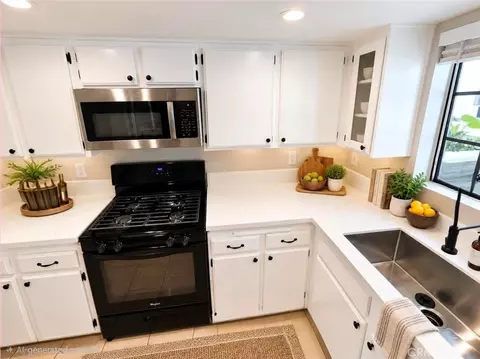 Kitchen - 6545 Reseda #3, Reseda, CA 91335 photo 2 of 4
