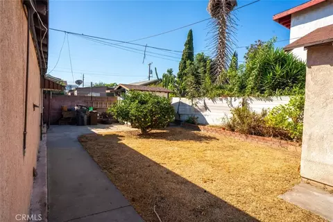 Exterior - 814 W Maple St, Compton, CA 90220 photo 2 of 3