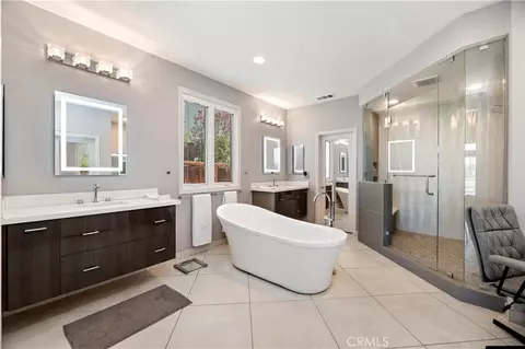 Bath - 17307 Blue Ridge Ct, Riverside, CA 92503 photo 4 of 7