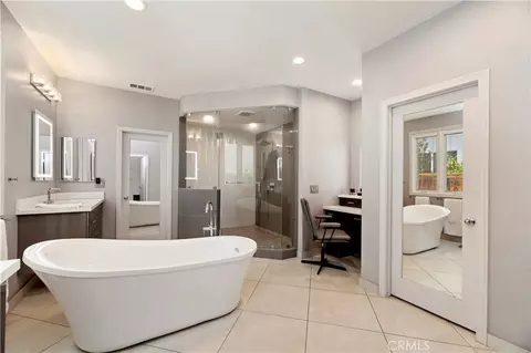 Bath - 17307 Blue Ridge Ct, Riverside, CA 92503 photo 5 of 7