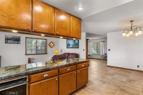 Kitchen - 19613 Meadows Rd, Tehachapi, CA 93561 photo 4 of 5