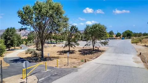 Exterior - 19613 Meadows Rd, Tehachapi, CA 93561 photo 9 of 10