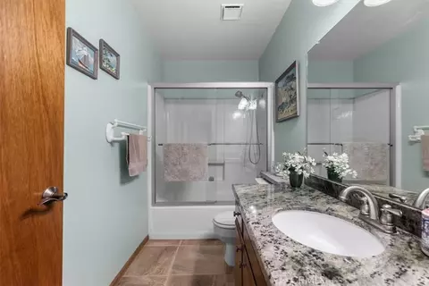 Bath - 19613 Meadows Rd, Tehachapi, CA 93561 photo 1 of 3