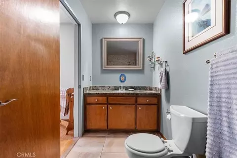 Bath - 19613 Meadows Rd, Tehachapi, CA 93561 photo 3 of 3
