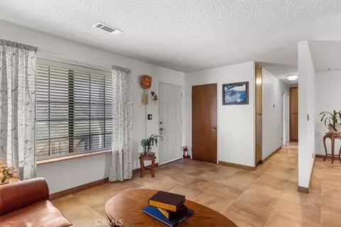 Entry Way - 19613 Meadows Rd, Tehachapi, CA 93561 photo 3 of 4