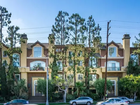 7033 La Tijera, Los Angeles, CA 90045