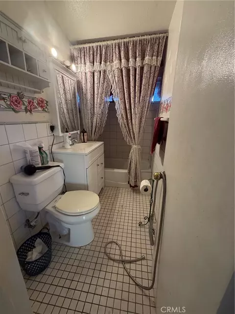 Bath - 3405 E Harding, Long Beach, CA 90805 photo 1 of 2