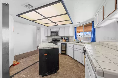 Kitchen - 17240 Candlewood, Apple Valley, CA 92307 photo 2 of 3