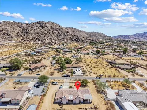 View/Area - 17240 Candlewood, Apple Valley, CA 92307 photo 5 of 7