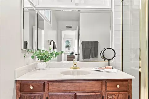 Bath - 2762 Tern Cir, Costa Mesa, CA 92626 photo 4 of 6