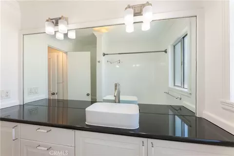 Bath - 1329 E 1st #40, Long Beach, CA 90802 photo 2 of 3