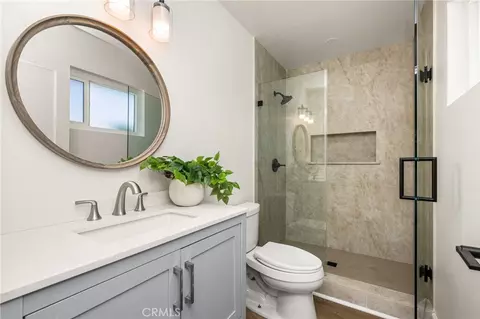 Bath - 1209 E Walnut, Orange, CA 92867 photo 3 of 8