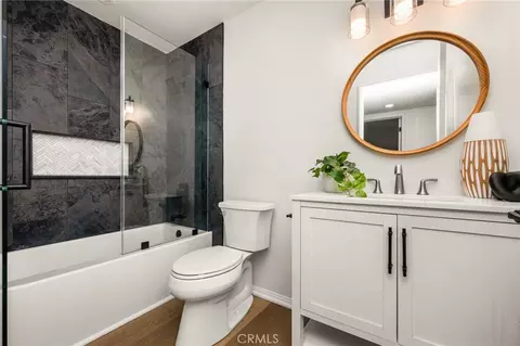 Bath - 1209 E Walnut, Orange, CA 92867 photo 5 of 8