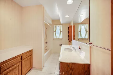 Bath - 2070 S Eileen Dr, Anaheim, CA 92802 photo 1 of 7