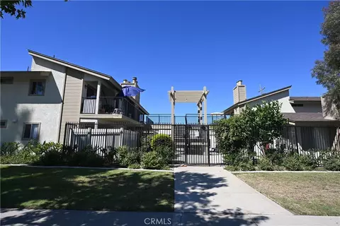 810 Center St, Costa Mesa, CA 92627