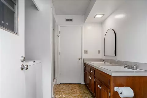 Bath - 3141 E Palmyra Ave, Orange, CA 92869 photo 1 of 4