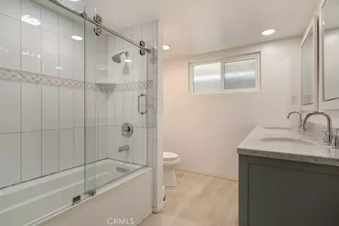 Bath - 3141 E Palmyra Ave, Orange, CA 92869 photo 4 of 4