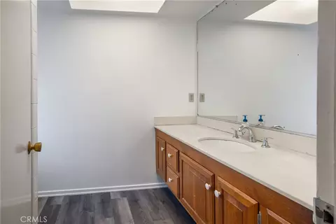 Bath - 3141 E Palmyra Ave, Orange, CA 92869 photo 2 of 4
