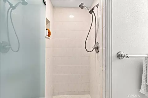 Bath - 3924 N Lime, Long Beach, CA 90807 photo 4 of 4