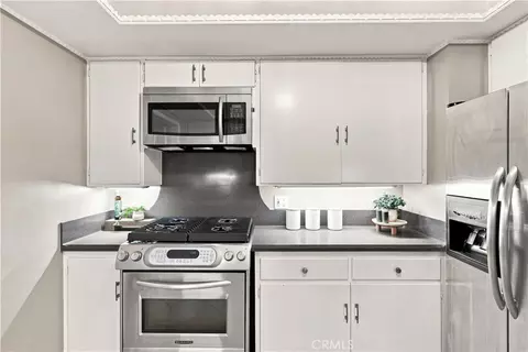 Kitchen - 3924 N Lime, Long Beach, CA 90807 photo 2 of 3
