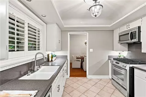 Kitchen - 3924 N Lime, Long Beach, CA 90807 photo 3 of 3