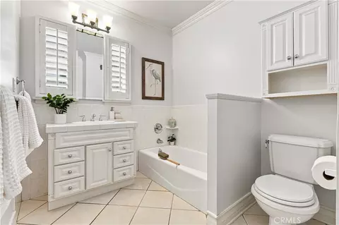 Bath - 3924 N Lime, Long Beach, CA 90807 photo 2 of 4