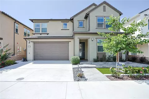 9622 Gisler Dr, Huntington Beach, CA 92646