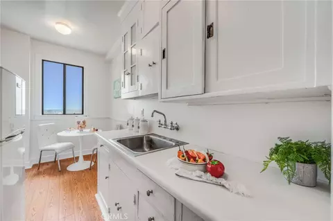 Kitchen - 315 W 3rd #1011, Long Beach, CA 90802 photo 3 of 3