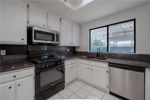Kitchen - 29731 Melitta Rd, Menifee, CA 92584 photo 3 of 4