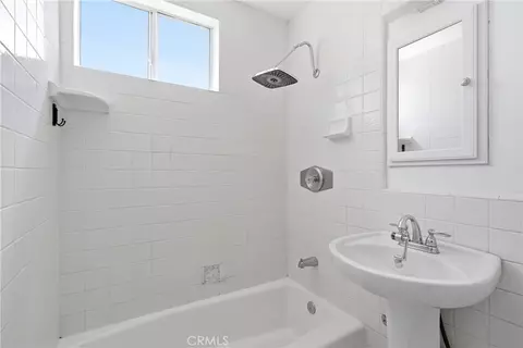 Bath - 206 E Rosslynn, Fullerton, CA 92832 photo 1 of 2