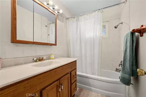 Bath - 1612 E Riverview Ave, Orange, CA 92865 photo 3 of 3
