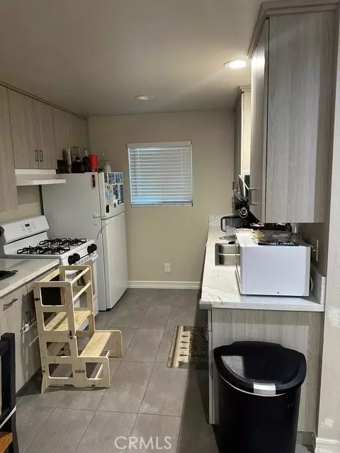 Kitchen - 320 B, Lemoore, CA 93245 photo 3 of 4