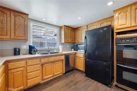 Kitchen - 325 E Woodvale Ave, Orange, CA 92865 photo 5 of 7