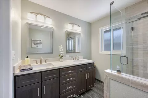 Bath - 325 E Woodvale Ave, Orange, CA 92865 photo 6 of 8