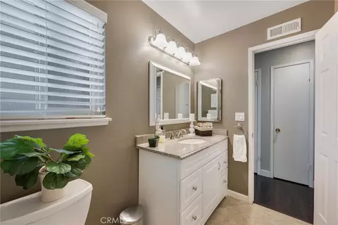 Bath - 325 E Woodvale Ave, Orange, CA 92865 photo 3 of 8