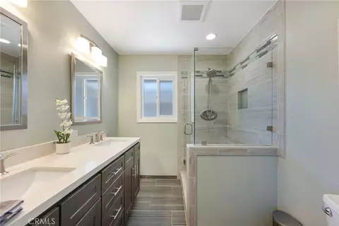 Bath - 325 E Woodvale Ave, Orange, CA 92865 photo 5 of 8