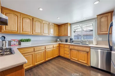 Kitchen - 325 E Woodvale Ave, Orange, CA 92865 photo 4 of 7