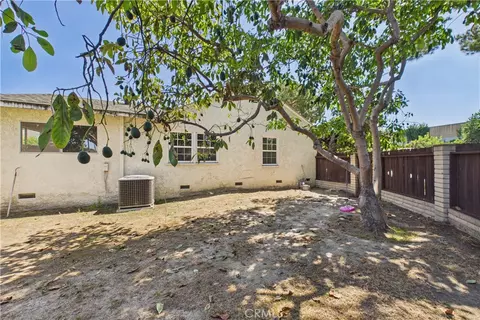 Exterior - 1902 Lees Ave, Long Beach, CA 90815 photo 13 of 14