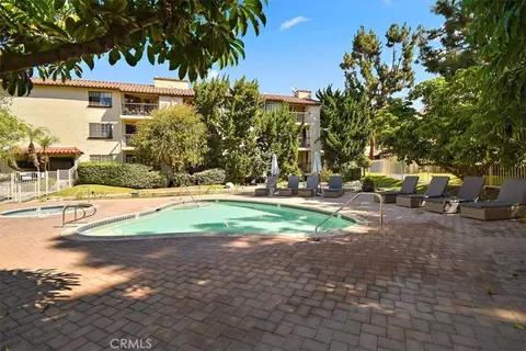 Exterior - 5465 E Centralia, Long Beach, CA 90808 photo 11 of 19