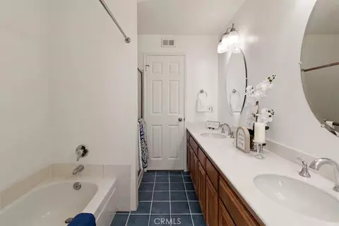 Bath - 5465 E Centralia, Long Beach, CA 90808 photo 3 of 5