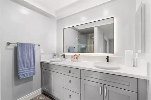 Bath - 941 Laguna Dr, Fullerton, CA 92835 photo 2 of 4