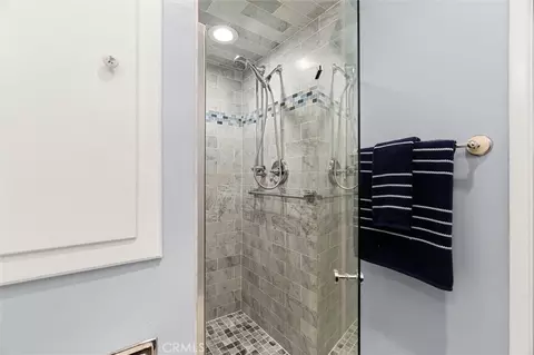 Bath - 2027 E Appleton #7, Long Beach, CA 90803 photo 4 of 4