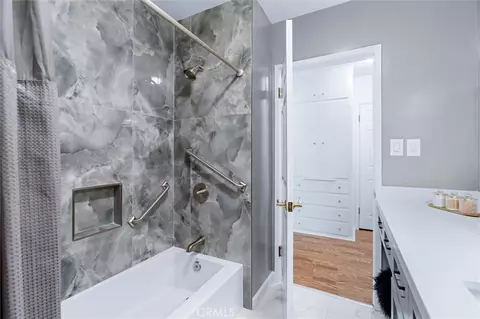 Bath - 2027 E Appleton #7, Long Beach, CA 90803 photo 2 of 4