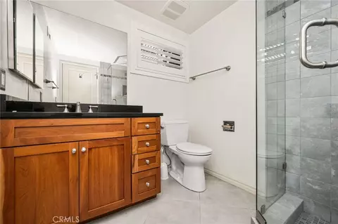 Bath - 1429 E Fairway, Orange, CA 92866 photo 1 of 4